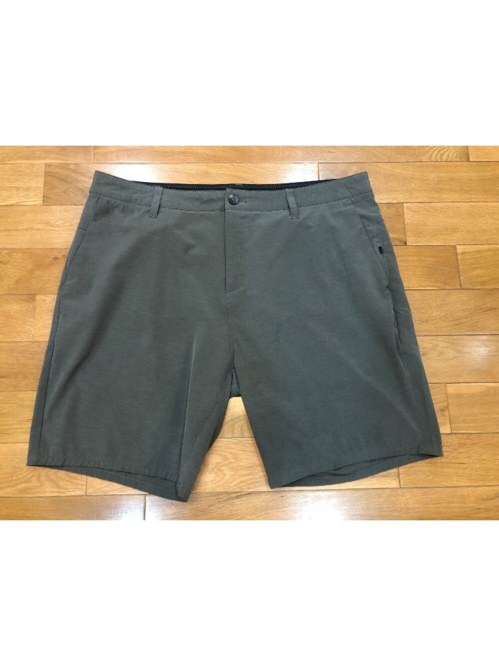 Vuori Aim Lightweight Gray Performance Shorts Size 38